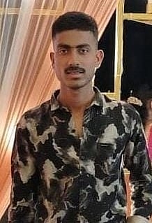 ಬೈಕಿನಿಂದ ಬಿದ್ದು ಅಗ್ನಿವೀರ್ ಯೋಧ ಮೃತಪಟ್ಟಿದ್ದಾರೆ.