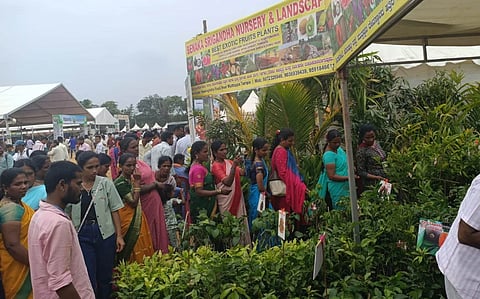 ಕೃಷಿ ಮೇಳಕ್ಕೆ ತೆರಳಿದ್ದ ರೈತ ಮಹಿಳೆಯರು 