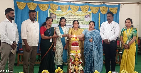 ಹುಣಸೂರು ನಗರದಲ್ಲಿ ಶ್ರೀಕ್ಷೇತ್ರ ಧರ್ಮಸ್ಥಳ ಗ್ರಾಮಾಭಿವೃದ್ಧಿ ಯೋಜನೆ ವತಿಯಿಂದ ಆಯೋಜಿಸಿದ್ದ ಮಹಿಳಾ ವಿಚಾರಗೋಷ್ಠಿ ಕಾರ್ಯಕ್ರಮವನ್ನು ಗಣ್ಯರು ಉದ್ಘಾಟಿಸಿದರು. ಪವಿತ್ರಾ ಶ್ರೀಧರ್, ನಂದಿನಿ, ಮೂಕಾಂಬಿಕಾ, ದಾ.ರಾ.ಮಹೇಶ್, ನಾರಾಯಣ ಶೆಟ್ಟಿ ಇತರರಿದ್ದರು.