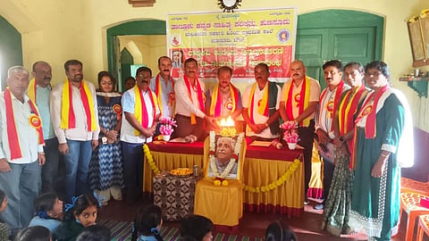 ಹುಣಸೂರು ನಗರದ ಬಾಲಕಿಯರ ಸರ್ಕಾರಿ ಹಿರಿಯ  ಪ್ರಾಥಮಿಕ ಶಾಲೆಯಲ್ಲಿ ಆಯೋಜಿಸಿದ್ದ ಕುವೆಂಪು ಜಯಂತಿ ಕಾರ್ಯಕ್ರಮವನ್ನು ಗಣ್ಯರು ಉದ್ಘಾಟಿಸಿದರು. ಬಿಇಒ ಎಸ್.ಪಿ.ಮಹದೇವ, ಡಾ.ಕೆ.ಪಿ.ಪ್ರಸನ್ನ, ಹೊಸೂರು ಕುಮಾರ್. ಎಚ್.ಕೆ.ಮಹದೇವ ಇತರರಿದ್ದರು.