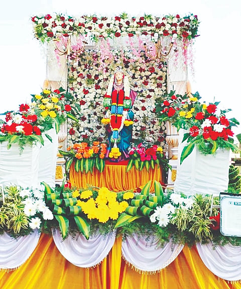 ಹುಣಸೂರು ತಾಲೂಕು ಕೂಡ್ಲೂರು ಗ್ರಾಮದ ಚರ್ಚನ ಅಮಲೋದ್ಭವ ಮಾತೆಯ ವಾರ್ಷಿಕೋತ್ಸವದ ಅಂಗವಾಗಿ ವಿಜೃಂಭನೆಯ ಮೆರವಣಿಗೆ ನಡಸಲಾಯಿತು.