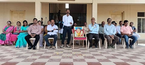 ಹುಣಸೂರು ನಗರದ ಬಾಲಕಿಯರ ಸರ್ಕಾರಿ ಪದವಿಪೂರ್ವ ಕಾಲೇಜಿನಲ್ಲಿ ಆಯೋಜಿಸಿದ್ದ ಕಾರ್ಯಕ್ರಮದಲ್ಲಿ ಉಪನ್ಯಾಸಕ ಜಗದೀಶ್ ಮಾತನಾಡಿದರು. ಪ್ರಾಂಶುಪಾಲ ಎ.ರಾಮೇಗೌಡ, ಸಿ.ದೇವರಾಜು, ಡಿ.ಎಸ್.ಸ್ವಾಮಿ, ಧರ್ಮೇಶ್ ಇತರರಿದ್ದಾರೆ.