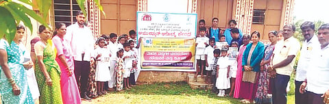  ಹುಣಸೂರು ತಾಲೂಕು ಮುಳ್ಳೂರು ಕ್ಲಸ್ಟರ್‌ನ ತೊಂಡಾಳು ಸರ್ಕಾರಿ ಹಿರಿಯ ಪ್ರಾಥಮಿಕ ಶಾಲೆಯಲ್ಲಿ ಮಾದಕ ವಸ್ತುಗಳ ದುಷ್ಪರಿಣಾಮಗಳ ಕುರಿತಾದ ಅರಿವು ಕಾರ್ಯಕ್ರಮದಲ್ಲಿ ವಿದ್ಯಾರ್ಥಿಗಳು, ಪಾಲಕರು ಮತ್ತು ಶಿಕ್ಷಕರು ಭಾಗವಹಿಸಿದ್ದರು. ಡಾ.ಹರ್ಷಿತಕುಮಾರ್ ಸಂಪನ್ಮೂಲ ವ್ಯಕ್ತಿ ವಸಂತಕುಮಾರ, ಮುಖ್ಯಶಿಕ್ಷಕ ಶ್ರೀನಿವಾಸ, ದೇವರಾಜು, ಇತರರಿದ್ದರು.