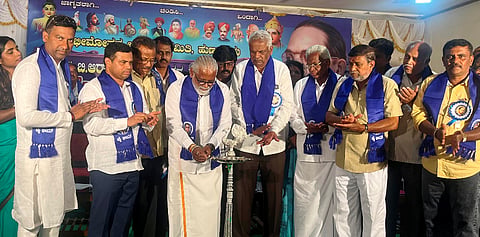 ಹುಣಸೂರು ನಗರದ ಅಂಬೇಡ್ಕರ್ ಭವನದಲ್ಲಿ ಆಯೋಜಿಸಿದ್ದ ಭೀಮೋತ್ಸವ ಸಮಾರಂಭವನ್ನು ಮಾಜಿ ಸಚಿವ ಎನ್.ಮಹೇಶ್ ಉದ್ಘಾಟಿಸಿದರು. ಮುಖಂಡರಾದ ಬಸವಲಿಂಗಯ್ಯ, ದೇವರಾಜ ಒಡೆಯರ್, ಪುಟ್ಟಮಾದಯ್ಯ, ದೇವರಾಜ ಒಡೆಯರ್, ದೊಡ್ಡಹೆಜ್ಜೂರು ರಮೇಶ್ ಇತರರಿದ್ದಾರೆ.