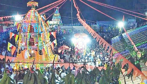 ಹುಣಸೂರು ತಾಲೂಕಿನ ಮುಳ್ಳೂರಲ್ಲಿ ಶ್ರೀ ಬಸವೇಶ್ವರ ಹಾಗೂ ವೀರಭದ್ರೇಶ್ವರ ಸ್ವಾಮಿಯ ಉತ್ಸವವು ವಿಜೃಂಭಣೆಯಿಂದ ಜರುಗಿತು.