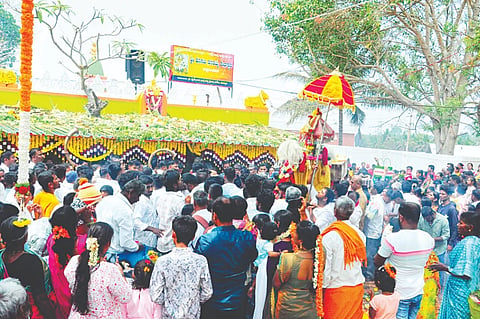 ಹುಣಸೂರು ತಾಲೂಕು ಬಿಳಿಕೆರೆ ಹೋಬಳಿಯ ಹೊಸಲು ಮಾರಮ್ಮ ದೇವಿಯ ಜಾತ್ರಾ ಮಹೋತ್ಸವ ವಿಜೃಂಭಣೆಯಿಂದ ನೆರವೇರಿತು.