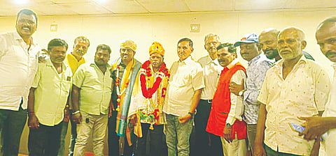 ಮೈಸೂರಿನಲ್ಲಿ ನಡೆದ ಕಾರ್ಯಕ್ರಮದಲ್ಲಿ ರಾಜ್ಯ ಗಾಣಿಗರ ಅಭಿವೃದ್ಧಿ ನಿಮಗದ ಪ್ರಥಮ ಅಧ್ಯಕ್ಷ ಅನಂತು ಅವರನ್ನು ಸನ್ಮಾನಿಸಲಾಯಿತು. ವಿಜಯಕುಮಾರ್, ಪಾರ್ಥಸಾರಥಿ, ಬಸವರಾಜು, ಯೋಗೀಶ್ ಇತರರಿದ್ದಾರೆ.