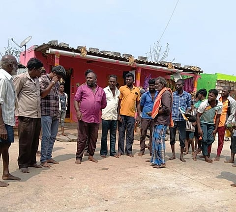 ಹುಣಸೂರು ತಾಲೂಕು ಹೆಮ್ಮಿಗೆ ಹಾಡಿಯ ಹಾಡಿ ಉಸ್ತುವಾರಿ ಸಮಿತಿಯ ಮುಖಂಡರಾಗಿ ಯಜಮಾನ ರಾಮಣ್ಣ, ಚಿಕ್ಕಯಜಮಾನರಾಗಿ ತಿಮ್ಮಯ್ಯ ಆಯ್ಕೆಯಾದರು. ಸದಸ್ಯರಾದ ಮಾದೇವ, ಮೊಟಕಯ್ಯ, ಪಾಪಯ್ಯ, ನಾಗರತ್ನಾ, ತಿಮ್ಮಮ್ಮ ಇತರರಿದ್ದರು.