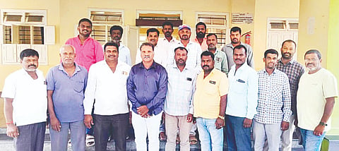 ಹುಣಸೂರು ತಾಲೂಕಿನ ಪ್ರಗತಿಪರ ಗಾಣಿಗರ ವೇದಿಕೆ ಅಧ್ಯಕ್ಷರಾಗಿ ನಂಜಾಪುರ ಮನು ಆಯ್ಕೆಯಾದರು. ಪ್ರಧಾನ ಕಾರ್ಯದರ್ಶಿ ಪ್ರಸಾದ್, ರಮೇಶ್ ಇತರರಿದ್ದರು.