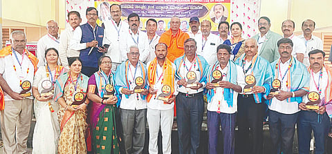 ಹುಣಸೂರು ನಗರದಲ್ಲಿ ರಾಷ್ಟ್ರೀಯ ಭ್ರಷ್ಟಾಚಾರ ನಿರ್ಮೂಲನೆ ಹಾಗೂ ಕಾರ್ಯಾಚರಣೆ ಸಮಿತಿ, ಇಂಡಿಯಾದ ತಾಲೂಕು ಘಟಕದ ಪದಾಧಿಕಾರಿಗಳನ್ನು ನೇಮಿಸಲಾಯಿತು. ಶ್ರೀ ಸಾಂಬಸದಾಶಿವಸ್ವಾಮೀಜಿ,  ಎಸ್.ಗುರುಸ್ವಾಮಿ, ಕೆ.ದಯಾನಂದ್, ಎಂ.ರವಿ, ಲೋಕೇಶ್‌ಕುಮಾರ್ ಇತರರಿದ್ದರು. 