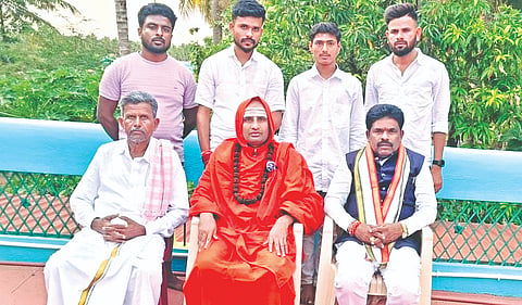 ಮುಖಂಡರಾದ ಪದ್ಮಣ್ಣ, ಧರ್ಮರಾಜು, ಚಿತ್ತಣ್ಣ, ತಿಪ್ಪೇಸ್ವಾಮಿ, ರಾಮಣ್ಣ, ರಂಗಪ್ಪ, ಸಣ್ಣ ಚಿತ್ತಪ್ಪ, ತಿಮ್ಮಣ್ಣ, ಜಯರಾಮ್, ರಮೇಶ್ ಇತರರಿದ್ದರು. Reservation