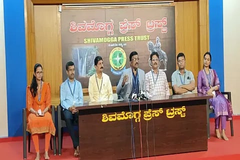 ಜೆಎನ್‌ಎನ್ಇ ಕಾಲೇಜಿನ ಪ್ರಾಚಾರ್ಯ ಡಾ. ವೈ.ವಿಜಯಕುಮಾರ್ ಮಾತನಾಡಿದರು. ಕಾರ್ಯಕ್ರಮದ ಸಂಘಟನಾ ಸಮಿತಿ ಸದಸ್ಯರಾದ ಡಾ. ಆರ್.ಜೆ.ರಾಘವೇಂದ್ರ, ಡಾ. ಎಂ.ಪಿ.ಪವನ್‌ಕುಮಾರ್, ಡಾ. ಸಂಜೀವ್‌ಕುಂಟೆ, ಪಿ.ಅರುಣ್‌ಕುಮಾರ್, ಕೆ.ಎಂ.ಮನೀಷಾ, ಎಸ್.ಎನ್. ವಿಶೃತ ರಾಣಿ ಸುದ್ದಿಗೋಷ್ಠಿಯಲ್ಲಿದ್ದರು.