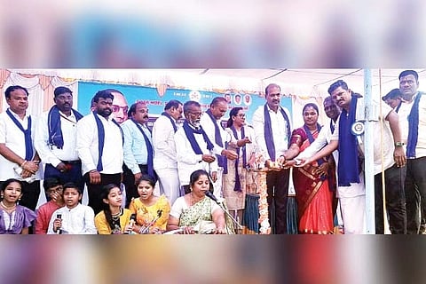 ಹಗರಿಬೊಮ್ಮನಹಳ್ಳಿಯಲ್ಲಿ ಅಂಬೇಡ್ಕರ್ ಹಾಗೂ ಬಾಬೂಜಿ ಜಯಂತ್ಯುತ್ಸವ ವನ್ನು ಶಾಸಕ ಕೆ.ನೇಮಿರಾಜ್ ನಾಯ್ಕ ಉದ್ಘಾಟಿಸಿದರು. ಪೌರ ನೌಕರರ ಸಂಘದ ರಾಜ್ಯಾಧ್ಯಕ್ಷ ಪ್ರಭಾಕರ, ಬಿಇಒ ಪ್ರಭಾಕರ, ಪುರಸಭೆ ಮುಖ್ಯಾಧಿಕಾರಿ ಎಂ.ಕೆ.ಮುಗಳಿ, ಜಗದೀಶ ದಿಗಡೂರ್, ಸಿಪಿಐ ವಿಕಾಸ್ ಲಮಾಣಿ, ಪೂಜಪ್ಪ, ಬಸವರೆಡ್ಡಿ ಸಿ.ಬಸವರಾಜ ಇತರರಿದ್ದರು.
