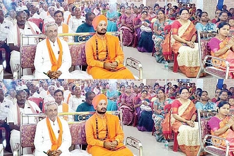 ಹಗರಿಬೊಮ್ಮನಹಳ್ಳಿಯಲ್ಲಿ ಆಯೋಜಿಸಿದ್ದ ಗುರುಪೂರ್ಣಿಮೆ ಕಾರ್ಯಕ್ರಮದಲ್ಲಿ ಶ್ರೀ ಹಾಲಸಿದ್ದೇಶ್ವರ ಸ್ವಾಮೀಜಿ, ಹಿಂದೂ ಜನಜಾಗೃತಿಯ ತುಮಕೂರು ಜಿಲ್ಲಾ ವಕ್ತರ ಸಂಗೀತಾ ಆಚಾರ, ತಾಲೂಕು ಸಂಚಾಲಕರಾದ ಪೂಜಾ ಶ್ರೀಕಾಂತ್ ಇತರರಿದ್ದರು.