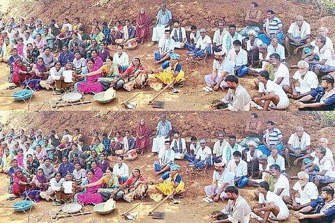 ಹಗರಿಬೊಮ್ಮನಹಳ್ಳಿ ತಾಲೂಕಿನ ಬನ್ನಿಕಲ್ಲು ಗ್ರಾಮದಲ್ಲಿ ನರೇಗಾ ಯೋಜನೆಯಡಿ ಹೊಸ ಕಾಮಗಾರಿಗೆ ಒತ್ತಾಯಿಸಿ ಗ್ರಾಮೀಣ ಕೂಲಿ ಕಾರ್ಮಿಕರ ಸಂಘಟನೆಯಿಂದ ಪ್ರತಿಭಟನೆ ನಡೆಯಿತು. ಜಿಲ್ಲಾ ಸಂಚಾಲಕಿ ಎಸ್.ಅಕ್ಕಮಹಾದೇವಿ,  ಪವಿತ್ರಾ, ಗಂಗಮ್ಮ, ಶಾರದಮ್ಮ, ಪದ್ಮಾವತಿ, ಹನಮಂತಪ್ಪ, ಜಂಬಣ್ಣ, ರಶ್ಮಿ, ಲಲಿತಾ, ಮಂಗಳಾ, ಕೊಟ್ರೇಶ್ ಇತರರಿದ್ದರು.