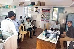 ಹರಪನಹಳ್ಳಿ ತಾಲೂಕಿನ ಹೊಸಕೋಟೆ ಪ್ರಾಥಮಿಕ ಕೃಷಿ ಪತ್ತಿನ ಸಹಕಾರ ಸಂಘದಲ್ಲಿ ಹಣ ದುರ್ಬಳಕೆ ಪ್ರಕರಣಕ್ಕೆ ಸಂಬಂಧಿಸಿದಂತೆ ಸಿಐಡಿ ಅಧಿಕಾರಿ ಹಿತೇಂದ್ರ ನೇತೃತ್ವದ ತಂಡ ತನಿಖೆ ನಡೆಸಿತು. ಸಂಘದ ಕಾರ್ಯದರ್ಶಿ ಬಿ.ಎಚ್.ಮಂಜುನಾಥ, ಅಧ್ಯಕ್ಷ ಸುರೇಶ್, ಕಂಪ್ಯೂಟರ್ ಆಪರೇಟರ್ ಎಚ್.ಕರಿಬಸಪ್ಪ, ಸಿಬ್ಬಂದಿ ಮೋಹನ್ ರೆಡ್ಡಿ, ಬಸವರಾಜ್ ಇದ್ದರು.