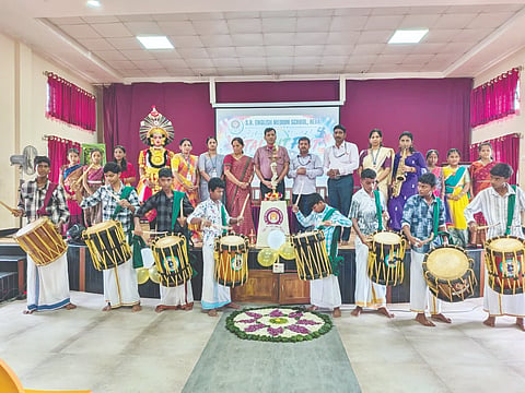 ಎಸ್.ಆರ್ ಆಂಗ್ಲ ಮಾಧ್ಯಮ ಶಾಲೆ ಟ್ಯಾಲೆಂಟ್ ಫೆಸ್ಟ್ ಕಾರ್ಯಕ್ರಮವನ್ನು ಎಸ್.ಆರ್ ಸಮೂಹ ಶಿಕ್ಷಣ ಸಂಸ್ಥೆ ಅಧ್ಯಕ್ಷ ಎಚ್.ನಾಗರಾಜ್ ಶೆಟ್ಟಿ ಉದ್ಘಾಟಿಸಿದರು. ಪ್ರಮುಖರಾದ ಸಪ್ನಾ ಎನ್.ಶೆಟ್ಟಿ, ಭಗವತಿ, ದೀಪಕ್ ಎನ್., ಗೋಪಾಲ್ ಆಚಾರ್ಯ, ಸುಚಿತ್ರ, ವಿನಯಾ ಉಪಸ್ಥಿತರಿದ್ದರು.  