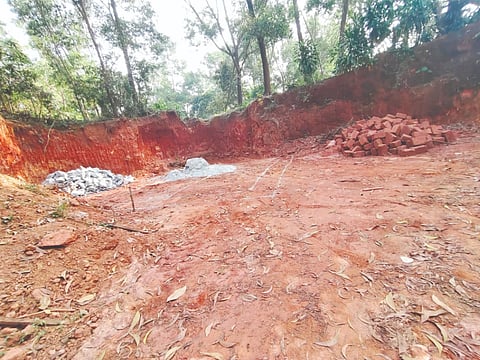 ಶಿವಪುರದಲ್ಲಿ ಅತಿಕ್ರಮಣವಾಗಿರುವ ಸರ್ಕಾರಿ ಜಾಗ
