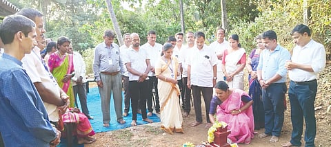 ಧರ್ಮಸ್ಥಳ ಗ್ರಾಮಾಭಿವೃದ್ಧಿ ಯೋಜನೆ ವತಿಯಿಂದ ಮುದ್ರಾಡಿ ಉಪ್ಪಳದ ಬಡಕುಟುಂಬಕ್ಕೆ ನಿರ್ಮಿಸಿಕೊಟ್ಟ ಮನೆ ಹಸ್ತಾಂತರ ಕಾರ್ಯಕ್ರಮ ಸೋಮವಾರ ನಡೆಯಿತು.