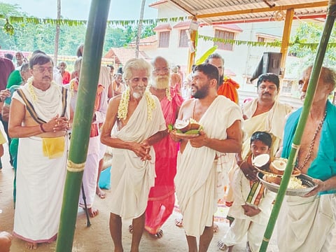 ಹೆಬ್ರಿ ತಾಲೂಕಿನ ಶಿವಪುರ ಎಲಿಕೋಡು ಮಠದಲ್ಲಿ ಶಿಲಾಮಯ ಗರ್ಭಗೃಹ ಸಮರ್ಪಣೆ ನಾಗಬ್ರಹ್ಮ ಪರಿವಾರ ದೇವರ ಪ್ರತಿಷ್ಠಾಪನೆ ಮತ್ತು ಶ್ರೀ ಗೋಪಾಲಕೃಷ್ಣ ಹಾಗೂ ಶ್ರೀ ದುರ್ಗಾಪರಮೇಶ್ವರಿ ದೇವರ ಬ್ರಹ್ಮಕಲಶಾಭಿಷೇಕ ಭಾನುವಾರ ನಡೆಯಿತು.
