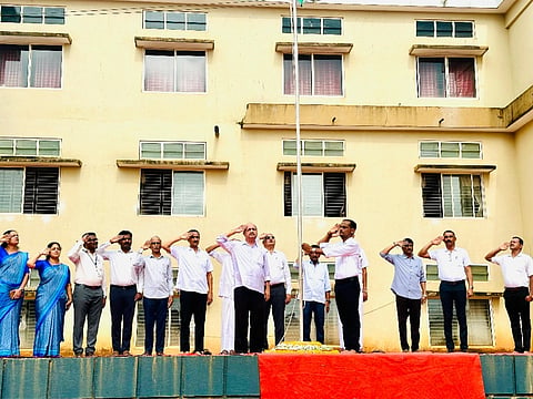  ಹೆಬ್ರಿ ಪಿಆರ್‌ಎನ್ ಅಮೃತಭಾರತಿ ಸಮೂಹ ಶಿಕ್ಷಣ ಸಂಸ್ಥೆಯಲ್ಲಿ ಅಮೃತ ಭಾರತಿ ಟ್ರಸ್ಟ್ ವಿಶ್ವಸ್ಥ ಎಚ್.ಯೋಗೀಶ್ ಭಟ್ ಧ್ವಜಾರೋಹಣಗೈದರು. ಪ್ರಮುಖರಾದ ಸಿಎ ಎಂ.ರವಿರಾವ್, ರಾಜೇಶ್ ನಾಯಕ್, ಶೈಲೇಶ್ ಕಿಣಿ, ಬಾಲಕೃಷ್ಣ ಮಲ್ಯ, ಸುಧೀರ್ ನಾಯಕ್, ಲಕ್ಷ್ಮಣ ಭಟ್ ಉಪಸ್ಥಿತರಿದ್ದರು.