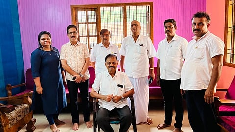 ಗೋಪಾಲ ಭಂಡಾರಿ ಅಭಿಮಾನಿ ವೇದಿಕೆ ಮತ್ತು ಸಾಮಾಜಿಕ ಸೇವಾ ಟ್ರಸ್ಟ್ ಕಾರ್ಯಕಾರಿ ಸಮಿತಿ ಸಭೆ ನಡೆಯಿತು. ಪ್ರಮುಖರಾದ ನೀರೆ ಕೃಷ್ಣ ಶೆಟ್ಟಿ, ದೀಪಾ ಭಂಡಾರಿ ಚಾರ, ನವೀನ್ ಕೆ.ಅಡ್ಯಂತಾಯ ಮೊದಲಾದವರಿದ್ದರು.