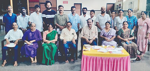  ಹೆಬ್ರಿ ತಾಲೂಕಿನಲ್ಲಿ ರೆಡ್‌ಕ್ರಾಸ್ ಸೊಸೈಟಿ ಸ್ಥಾಪಿಸಲು ಹೆಬ್ರಿಯಲ್ಲಿ ಶನಿವಾರ ಪೂರ್ವಭಾವಿ ಸಭೆ ನಡೆಯಿತು. ಪ್ರಮುಖರಾದ ಡಾ.ಅಶೋಕ್ ಕುವಾರ್ ವೈ.ಜಿ., ಬಾಲಚಂದ್ರ ಮುದ್ರಾಡಿ, ಇಂದಿರಾ ಬಾಯರಿ ಮುದ್ರಾಡಿ, ಪ್ರಸಾದ್ ಶೆಟ್ಟಿ, ಪ್ರದೀಪ್ ಭಟ್, ಪ್ರವೀಣ್ ಶೆಟ್ಟಿ ಮತ್ತಿತರರು ಉಪಸ್ಥಿತರಿದ್ದರು.