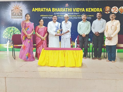  ಹೆಬ್ರಿ ಪಿ.ಆರ್.ಎನ್. ಅಮೃತಭಾರತಿ ಸಮೂಹ ಶಿಕ್ಷಣ ಸಂಸ್ಥೆಯಲ್ಲಿ ಆಯೋಜಿಸಲಾಗಿದ್ದ ಸಂಸ್ಕೃತ ಸಂಭಾಷಣಾ ಶಿಬಿರದ ಸವಾರೋಪ ಸವಾರಂಭ ನಡೆಯಿತು. ಪ್ರಮುಖರಾದ ಗುರುದಾಸ್ ಶೆಣೈ, ವಿದ್ವಾನ್ ವೇದವ್ಯಾಸ ತಂತ್ರಿ ಮಡಾಮಕ್ಕಿ, ಬಾಲಕೃಷ್ಣ ಮಲ್ಯ, ಸಂಸ್ಥೆ ಮುಖ್ಯಸ್ಥ ಅರುಣ್ ಎಚ್.ವೈ. ಮೊದಲಾದವರಿದ್ದರು.