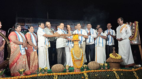  ಎಸ್.ಆರ್.ಸಮೂಹ ಶಿಕ್ಷಣ ಸಂಸ್ಥೆಯ ಅಧ್ಯಕ್ಷ ಎಚ್.ನಾಗರಾಜ್ ಶೆಟ್ಟಿ ಕಾರ್ಯಕ್ರಮ ಉದ್ಘಾಟಿಸಿದರು. ವಿಠ್ಠಲ ಶೆಟ್ಟಿ, ವಾದಿರಾಜ ಶೆಟ್ಟಿ ಮತ್ತಿತರರು ಇದ್ದರು.