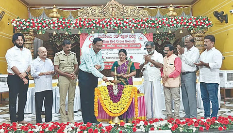  ಭಾರತೀಯ ರೆಡ್‌ಕ್ರಾಸ್ ಸಂಸ್ಥೆ ಹೆಬ್ರಿ ತಾಲೂಕು ಶಾಖೆ ಉದ್ಘಾಟನಾ ಕಾರ್ಯಕ್ರಮದಲ್ಲಿ ಪ್ರಮುಖರಾದ ಡಾ.ಅಶೋಕ್ ಕುಮಾರ್ ವೈ.ಜಿ., ಡಾ.ಗಣನಾಥ ಎಕ್ಕಾರ್, ವೀಣಾ ಆರ್.ಭಟ್, ಯೋಗೀಶ್ ಭಟ್ ಹೆಬ್ರಿ, ವಿದ್ವಾನ್ ರಾಘವೇಂದ್ರ ಭಟ್, ಚಂದ್ರ ಎ.ಕೆ., ಡಾ.ವಿದ್ಯಾಧರ ಹೆಗ್ಡೆ ಉಪಸ್ಥಿತರಿದ್ದರು.
