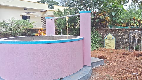  ಸಳ್ಳೆಕಟ್ಟೆ ಸರ್ಕಾರಿ ಹಿರಿಯ ಪ್ರಾಥಮಿಕ ಶಾಲೆಗೆ ಬಾವಿ ನಿರ್ಮಿಸಿರುವುದು.