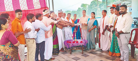 ಮುದ್ರಾಡಿ ಶ್ರೀ ಮಂಜುನಾಥೇಶ್ವರ ನೂತನ ಸ್ವಸಹಾಯ ಸಂ ಉದ್ಘಾಟನೆ ಸಮಾರಂಭದಲ್ಲಿ ಯೋಜನೆ ವಲಯಾಧ್ಯಕ್ಷ ಯೋಗೇಶ್, ಪ್ರಮುಖರಾದ ಲೀಲಾವತಿ, ಮುದ್ದಣ್ಣ ಪೂಜಾರಿ, ಸಂತೋಷ್ ಪೂಜಾರಿ, ಸುಕುವಾರ ಪೂಜಾರಿ ಇದ್ದರು.