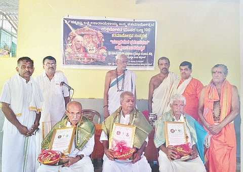  ಸಕ್ಕಟ್ಟು ಲಕ್ಷ್ಮೀನಾರಾಯಣಯ್ಯ ಜನ್ಮ ಶತಮಾನೋತ್ಸವ ಸ್ಮರಣೆಯಲ್ಲಿ ಲಕ್ಷ್ಮೀನಾರಾಯಣ ಹೆಬ್ಬಾರ್, ನಾರಾಯಣ ಹೆಬ್ಬಾರ್, ಗೋಪಾಲಕೃಷ್ಣ ರಾವ್ ಅವರನ್ನು ಗೌರವಿಸಲಾಯಿತು. ಪ್ರಮುಖರಾದ ಮಂಜುನಾಥಯ್ಯ ಸಕ್ಕಟ್ಟು, ಶ್ರೀಧರ್ ಹೆಬ್ಬಾರ್, ಸೀತಾರಾಮ್ ಹೆಬ್ಬಾರ್, ಶಂಕರನಾರಾಯಣ ಹೆಬ್ಬಾರ್ ಇದ್ದರು.