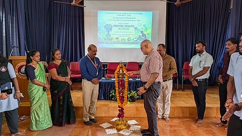 ಉಡುಪಿಯ ತೆಂಕನಿಡಿಯೂರು ಕಾಲೇಜ್​ನಲ್ಲಿ ಆಯೋಜಿಸಿದ್ದ ಆರೋಗ್ಯ ಮಾಹಿತಿ ಕಾರ್ಯಕ್ರಮವನ್ನು ಡಾ. ಪಿ.ವಿ. ಭಂಡಾರಿ ಉದ್ಘಾಟಿಸಿದರು. ಪ್ರೊ. ನಿತ್ಯಾನಂದ ವಿ. ಗಾಂವ್ಕರ್​, ನಾಗರಾಜ್​ ಮೂರ್ತಿ, ಡಾ.ವಿಷ್ಣುಮೂರ್ತಿ ಪ್ರಭು, ಸುಷ್ಮಾ ಟಿ., ಉಷಾ, ರಾಜೇಂದ್ರ ಎಂ., ರವಿ ಎಸ್​., ಡಾ. ಗಣೇಶಪ್ರಸಾದ್​ ಜಿ. ನಾಯಕ್​, ಪ್ರಭಾಕರ್​ ಆಚಾರ್ಯ ಇದ್ದರು.