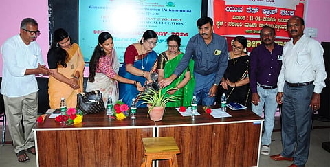 ಮಂಡ್ಯ ನಗರದಲ್ಲಿ ಆಯೋಜಿಸಿದ್ದ ವಿಶ್ವ ಆರೋಗ್ಯ ದಿನಾಚರಣೆಯನ್ನು ಭಾರತೀಯ ರೆಡ್‌ಕ್ರಾಸ್ ಸಂಸ್ಥೆ ಜಿಲ್ಲಾ ಸಭಾಧ್ಯಕ್ಷೆ ಡಾ.ಮೀರಾ ಶಿವಲಿಂಗಯ್ಯ ಉದ್ಘಾಟಿಸಿದರು.