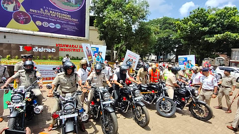 ಬೆಳಗಾವಿಯಲ್ಲಿ ಸೋಮವಾರ ಹೆಲ್ಮೆಟ್ ಜಾಗೃತಿ ಅಭಿಯಾನಕ್ಕೆ ಚಾಲನೆ.