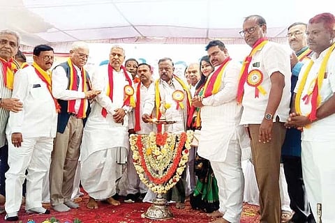 ಹಿರೇಮನ್ನಾಪೂರದಲ್ಲಿ ಆಯೋಜಿಸಿದ್ದ ಕೊಪ್ಪಳ ಜಿಲ್ಲಾ 14ನೇ ಕನ್ನಡ ಸಾಹಿತ್ಯ ಸಮ್ಮೇಳನವನ್ನು ಸಾಹಿತಿ, ರಾಜ್ಯಸಭಾ ಮಾಜಿ ಸದಸ್ಯ ಎಲ್. ಹನುಮಂತಯ್ಯ ಉದ್ಘಾಟಿಸಿದರು. ಸಮ್ಮೇಳನ ಸರ್ವಾಧ್ಯಕ್ಷ ಶೇಖರಗೌಡ ಮಾಲಿಪಾಟೀಲ್, ಹಿರಿಯ ಸಾಹಿತಿ ಪ್ರೊ.ಎಸ್.ಜಿ. ಸಿದ್ದರಾಮಯ್ಯ, ಆರ್.ಜಿ. ಹಳ್ಳಿ ನಾಗರಾಜ್, ಶಾಸಕ ದೊಡ್ಡನಗೌಡ ಪಾಟೀಲ್, ಮಾಜಿ ಸಚಿವ ಅಮರೇಗೌಡ ಪಾಟೀಲ ಬಯ್ಯಪೂರ, ತಾಪಂ ಕಾರ್ಯನಿರ್ವಾಹಕ ಅಧಿಕಾರಿ ಅಮರೇಶ ಯಾದವ, ಸಾಹಿತಿ ಲಿಂಗಾರಡ್ಡಿ ಆಲೂರು ಇತರರಿದ್ದರು.