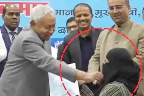 Nitish Kumar Hijab Row | ಸರ್ಕಾರಿ ಸಮಾರಂಭವೊಂದರಲ್ಲಿ ಯುವ ವೈದ್ಯೆಯ ಹಿಜಾಬ್​ ಎಳೆದಿದ್ದ ಮುಖ್ಯಮಂತ್ರಿ ನಿತೀಶ್ ಕುಮಾರ್ 