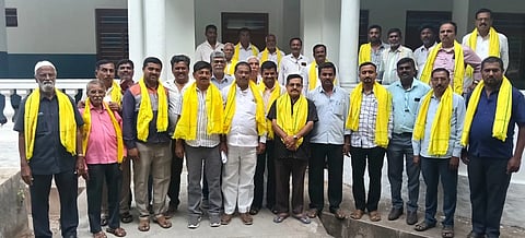   ಮಂಡ್ಯ ನಗರದ ಪ್ರವಾಸಿಮಂದಿರದಲ್ಲಿ ಡಿ.ದೇವರಾಜ ಅರಸು ಹಿಂದುಳಿದ ವರ್ಗಗಳ ವೇದಿಕೆ ಸಮಾಲೋಚನಾ ಸಭೆ ಆಯೋಜಿಸಲಾಗಿತ್ತು.  