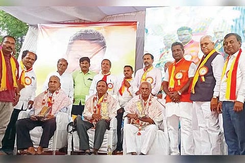 ಹಿರೇಮನ್ನಾಪೂರ ಗ್ರಾಮದಲ್ಲಿ ಜರುಗಿದ ಸಮ್ಮೇಳನದಲ್ಲಿ ಹಿಂದಿನ ಸಮ್ಮೇಳನದ ಸರ್ವಾಧ್ಯಕ್ಷರಾದ ಬಸವರಾಜ ಸಬರದ, ಎಸ್.ವಿ. ಪಾಟೀಲ ಗುಂಡೂರು, ಡಾ.ಕೆ.ಬಿ. ಬ್ಯಾಳಿ ಅವರನ್ನು ಸನ್ಮಾನಿಸಲಾಯಿತು.