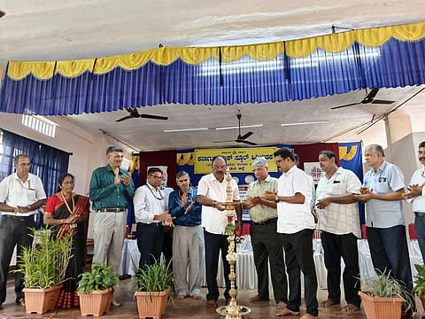 ಹಿರಿಯಡ್ಕದ ಕೆಪಿಎಸ್‌ನಲ್ಲಿ ಹೊಸ ಕಟ್ಟಡ ನಿರ್ಮಾಣದ ಒಪ್ಪಂದಕ್ಕೆ ಸಹಿ ಮಾಡುವ ಕಾರ್ಯಕ್ರಮವನ್ನು ಗುರ್ಮೆ ಸುರೇಶ್ ಶೆಟ್ಟಿ ಉದ್ಘಾಟಿಸಿದರು. ಹರೀಶ್ ರಾವ್, ಸೌಮ್ಯಕಾಂತ್, ರಚಿತ್ ಶ್ರೀವಾಸ್ತವ್, ಮಂಜುನಾಥ್ ಭಟ್, ಪ್ರಕಾಶ್ ಪ್ರಭು, ನಟರಾಜ್ ಹೆಗ್ಡೆ, ರೇಣುಕಾ ಇತರರಿದ್ದರು.