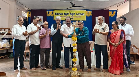 ಉಡುಪಿ ಹಿರಿಯಡ್ಕದ ಕರ್ನಾಟಕ ಪಬ್ಲಿಕ್​ ಸ್ಕೂಲ್​ನಲ್ಲಿ ಆಯೋಜಿಸಿದ್ದ ಶೈಕ್ಷಣಿಕ ಕಾರ್ಯಕ್ರಮವನ್ನು ಗುರ್ಮೆ ಸುರೇಶ್​ ಶೆಟ್ಟಿ ಉದ್ಘಾಟಿಸಿದರು. ಡಾ. ಕೆ.ಶ್ರೀಧರ್​ ರಂಗನಾಥ್​ ಪೈ. ಪ್ರೊ. ಮಂಜುನಾಥ್​ ಭಟ್​, ಬಿ.ಎಲ್​. ವಿಶ್ವಾಸ್​, ಶ್ರೀನಿವಾಸ್​ ರಾವ್​, ಪ್ರಕಾಶ್​ ಪ್ರಭು, ರೇವತಿ, ನವನೀತ ಅರಸ್​ ಎ. ಇದ್ದರು.