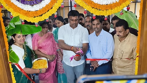 ಮಂಡ್ಯದ ಶಂಕರನಗರದಲ್ಲಿ ಡಾ.ಬಿ.ಆರ್.ಅಂಬೇಡ್ಕರ್ ಮೆಟ್ರಿಕ್ ನಂತರದ ಬಾಲಕಿಯರ ವಿದ್ಯಾರ್ಥಿನಿಲಯವನ್ನು ಶಾಸಕ ಪಿ.ರವಿಕುಮಾರ್ ಗಣಿಗ ಲೋಕಾರ್ಪಣೆಗೊಳಿಸಿದರು.