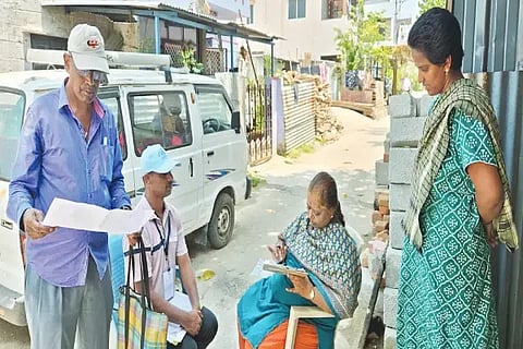ಶಿವಮೊಗ್ಗ ಮಹಾನಗರ ಪಾಲಿಕೆ ವ್ಯಾಪ್ತಿಯಲ್ಲಿ ಮನೆಗಣತಿ ನಡೆಸಿದ ಶಿಕ್ಷಕರು.