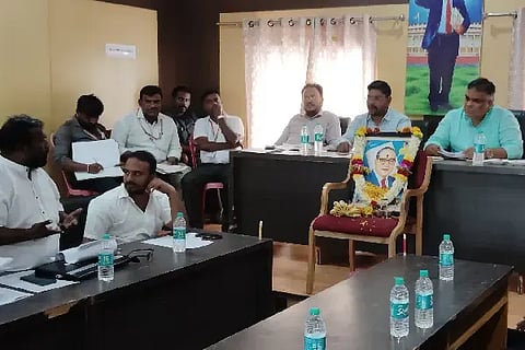ಬಂಕಾಪುರ ಪುರಸಭೆಯ ಸಾಮಾನ್ಯ ಸಭೆಯಲ್ಲಿ ಶಾಸಕ ಯಾಸೀರಖಾನ್ ಪಠಾಣ ಅವರು Houses allottedಇದ್ದರು.