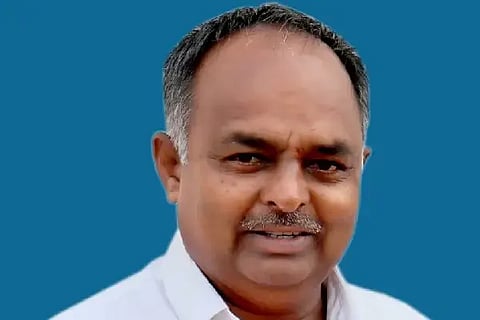 ಬ್ಯಾಡಗಿ ಪಟ್ಟಣದ ಪ್ರವಾಸಿ ಮಂದಿರದಲ್ಲಿ ಬುಧವಾರ ಸುದ್ದಿಗೋಷ್ಠಿಯಲ್ಲಿ ಬಿಜೆಪಿ ಜಿಲ್ಲಾಧ್ಯಕ್ಷ ವಿರೂಪಾಕ್ಷಪ್ಪ ಬಳ್ಳಾರಿ ಮಾತನಾಡಿದರು. Housing Minister 