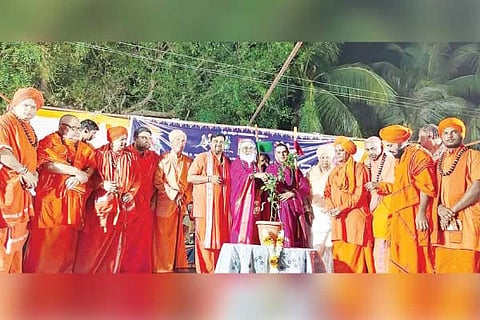 ಮಾನಿಹಳ್ಳಿ ಪುರವರ್ಗ ಮಠದಲ್ಲಿ ಶನಿವಾರ ಧರ್ಮ ಜಾಗೃತಿ ಕಾರ್ಯಕ್ರಮವನ್ನು ಬಾಳೆಹೊನ್ನೂರು ಶ್ರೀ ರಂಭಾಪುರಿ ಡಾ. ವೀರಸೋಮೇಶ್ವರ ಜಗದ್ಗುರುಗಳು ಉದ್ಘಾಟಿಸಿದರು. ಡಾ. ಮಳೆಯೋಗೀಶ್ವರ ಸ್ವಾಮೀಜಿ, ವರಸದ್ಯೋಜಾತ ಶಿವಾಚಾರ್ಯರು, ಶಿವಯೋಗಿ ಹಾಲಸ್ವಾಮೀಜಿ ಹಾಗೂ ಇತರರಿದ್ದರು.