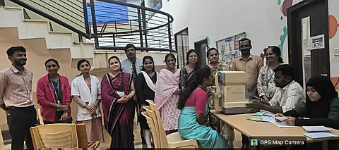 health camp ಹುಬ್ಬಳ್ಳಿಯ ಐಬಿಎಂಆರ್​ ಕಲಾ ಹಾಗೂ ವಾಣಿಜ್ಯ ಮಹಾವಿದ್ಯಾಲಯದಲ್ಲಿ ಉಚಿತ ಕಣ್ಣಿನ ತಪಾಸಣೆ ಶಿಬಿರ ಏರ್ಪಡಿಸಲಾಯಿತು. ವಿನಯಚಂದ್ರ ಮಹೇಂದ್ರಕರ, ಎಸ್​.ಆರ್​. ಓಂಕಾರಿ, ಡಾ. ಇಗ್ನೇಶ ಸಕ್ರಿ, ಪ್ರೊ. ಅಣ್ಣಪ್ಪ ಕೊರವರ ಇತರರು ಇದ್ದರು.