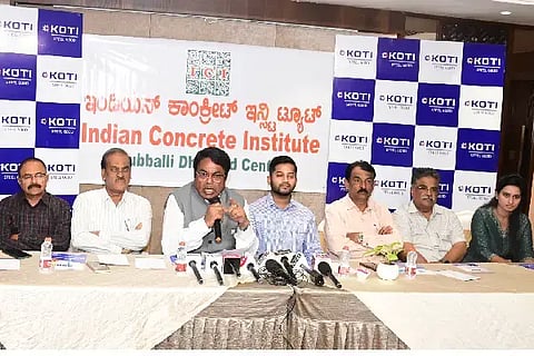 ಹುಬ್ಬಳ್ಳಿಯಲ್ಲಿ(ICI Installation)  ಶುಕ್ರವಾರ ಇಂಡಿಯನ್ ಕಾಂಕ್ರೀಟ್ ಇನ್​ಸ್ಟಿಟ್ಯೂಟ್​ನ ಹುಬ್ಬಳ್ಳಿ-ಧಾರವಾಡ ಸೆಂಟರ್ ಅಧ್ಯಕ್ಷ ಸುರೇಶ ಕಿರೇಸೂರ ಸುದ್ದಿಗೋಷ್ಠಿಯಲ್ಲಿ ಮಾತನಾಡಿದರು.