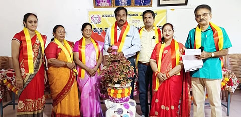 ಕರ್ನಾಟಕ ರಾಜ್ಯ ಸ್ಪಂದನ ಸಿರಿ ವೇದಿಕೆ ತಾಲೂಕು ಘಟಕದಿಂದ ಕನ್ನಡ ರಾಜ್ಯೋತ್ಸವ ಅಂಗವಾಗಿ ಆಯೋಜಿಸಿದ್ಸ ಕವಿಗೋಷ್ಠಿ ಕಾರ್ಯಕ್ರಮವನ್ನು ಗಣ್ಯರು ಉದ್ಘಾಟಿಸಿದರು. ಕಲಾವತಿ ಮಧುಸೂದನ್, ಆಶಾಕಿರಣ್, ಡಾ.ಶ್ರೀವತ್ಸ ಎಸ್ ವಟಿ ಇತರರು ಇದ್ದರು. 